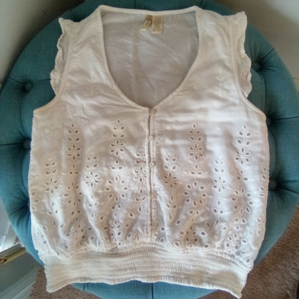 2/$15 Eyelet Sleeveless Top